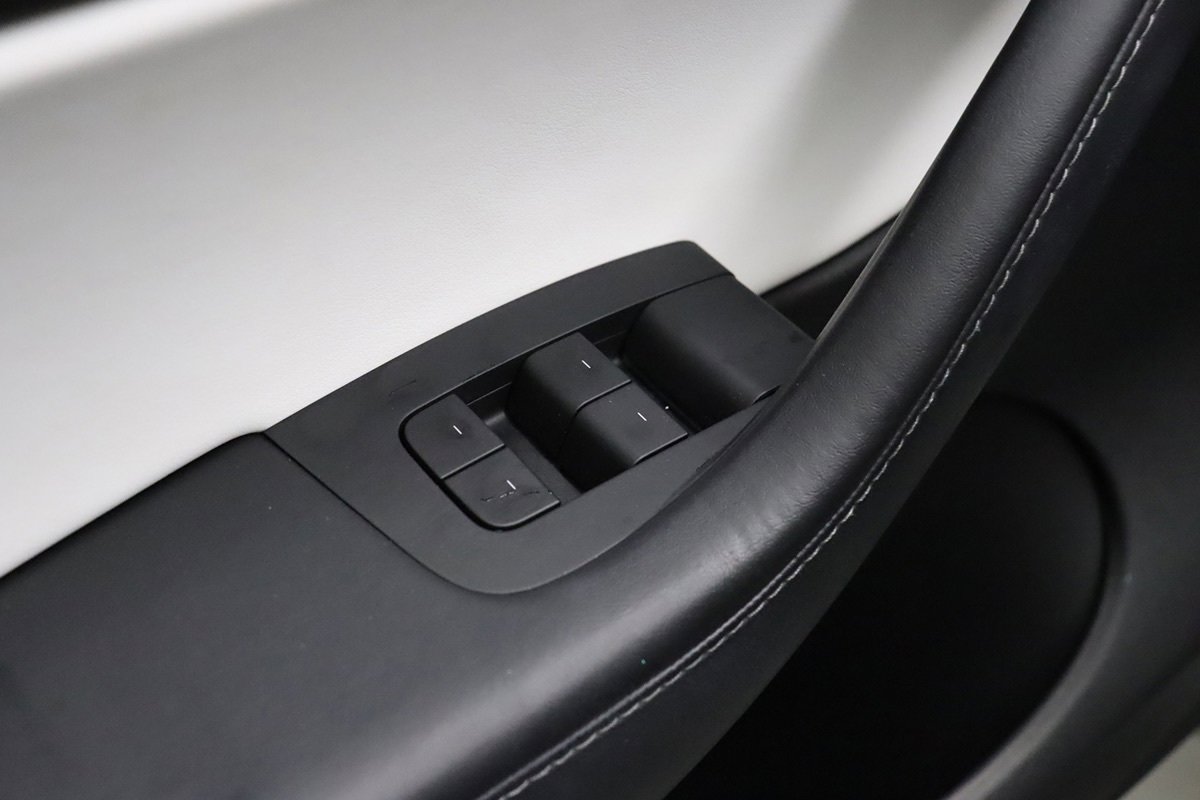 Used 2022 Tesla Model Y Performance AWD/4WD image 36