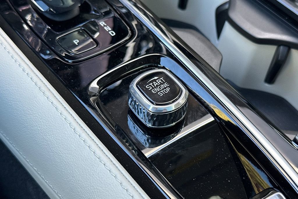 Used 2024 Volvo S90 T8 Ultimate image 23