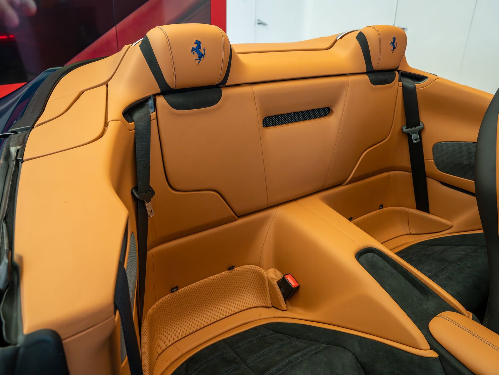 Used 2025 Ferrari Roma Spider RWD image 23