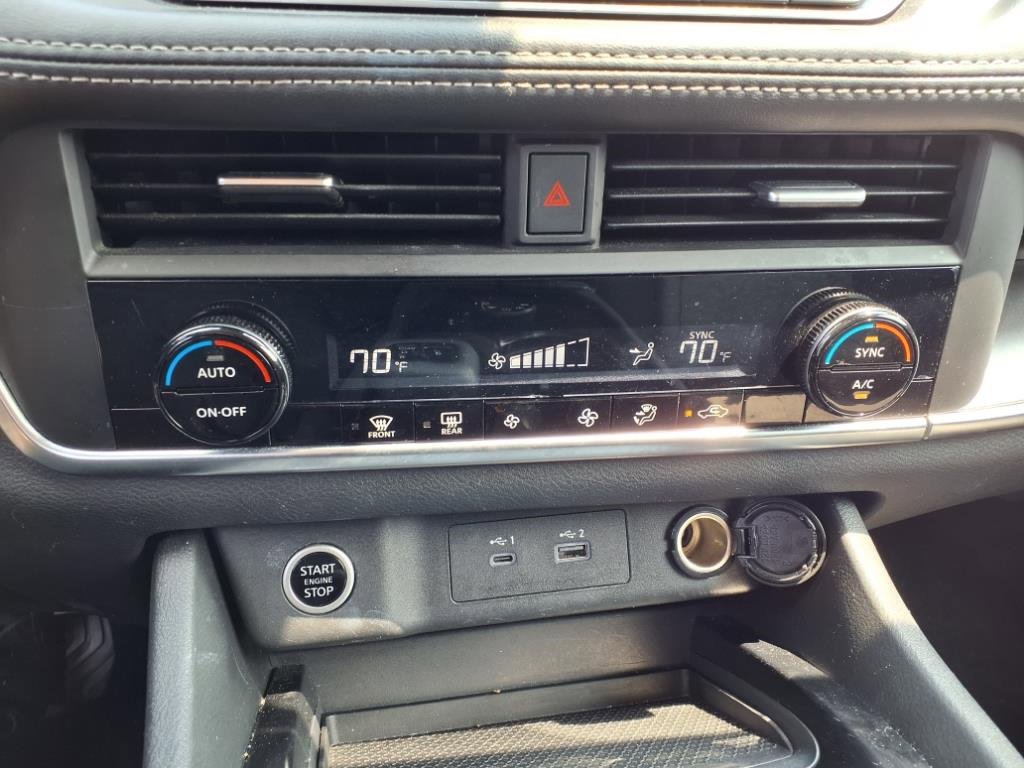 Used 2023 Nissan Rogue SV image 12