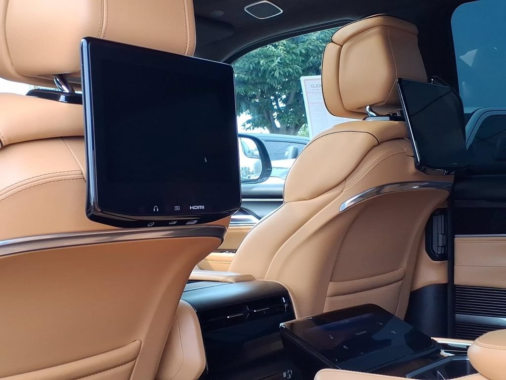 Used 2025 Jeep Grand Wagoneer Series III w/ Rear Seat Video Group 1 AWD/4WD image 18
