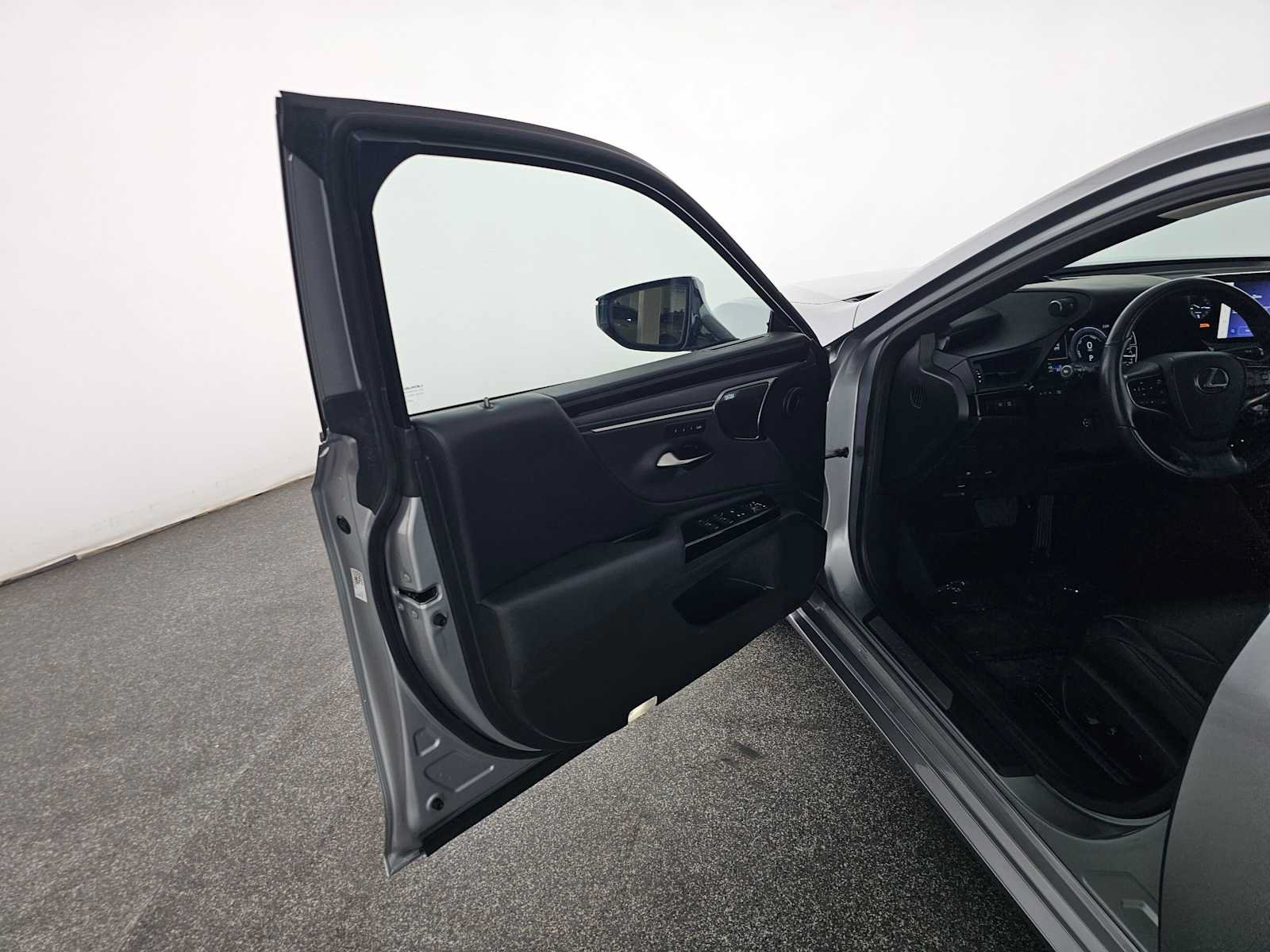 Certified 2023 Lexus ES 300h w/ Accessory Package (Z2) FWD image 19
