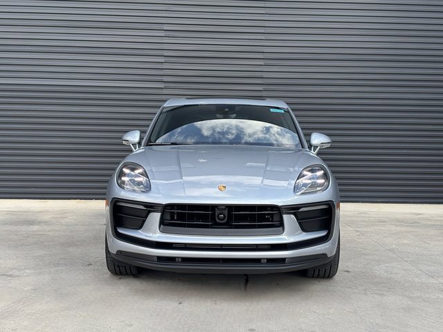 Certified 2025 Porsche Macan image 10