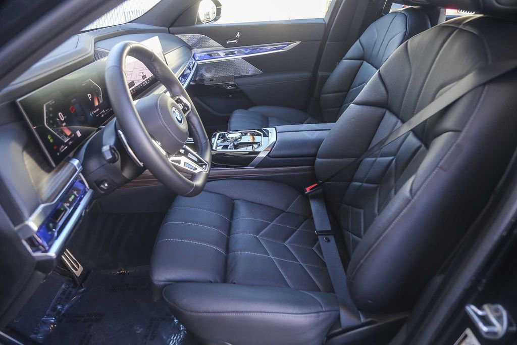 Used 2025 BMW 750e xDrive w/ Premium Package AWD/4WD image 14