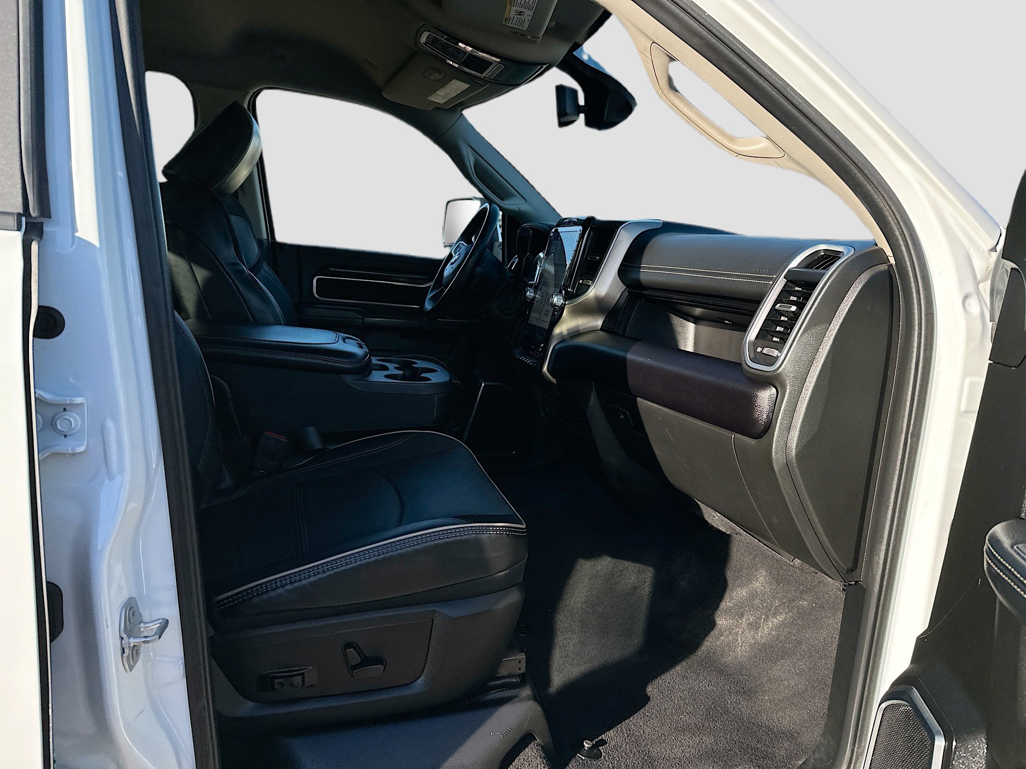 Used 2024 RAM 2500 Laramie image 32