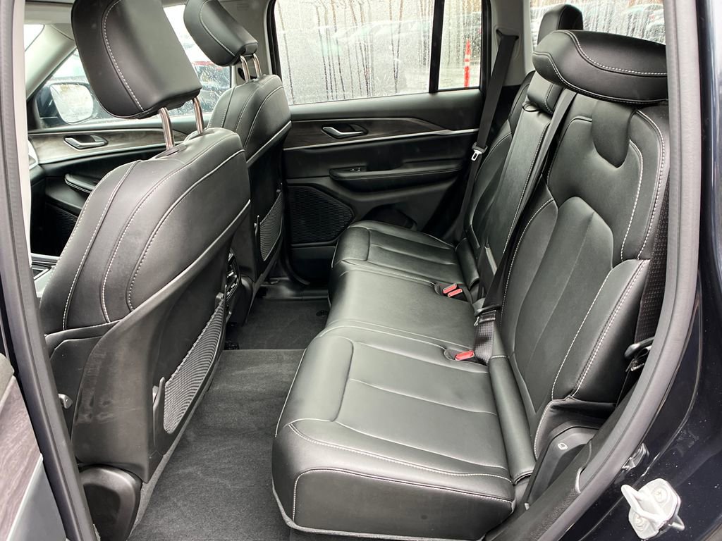 Used 2024 Jeep Grand Cherokee Limited w/ Black Appearance Package image 22