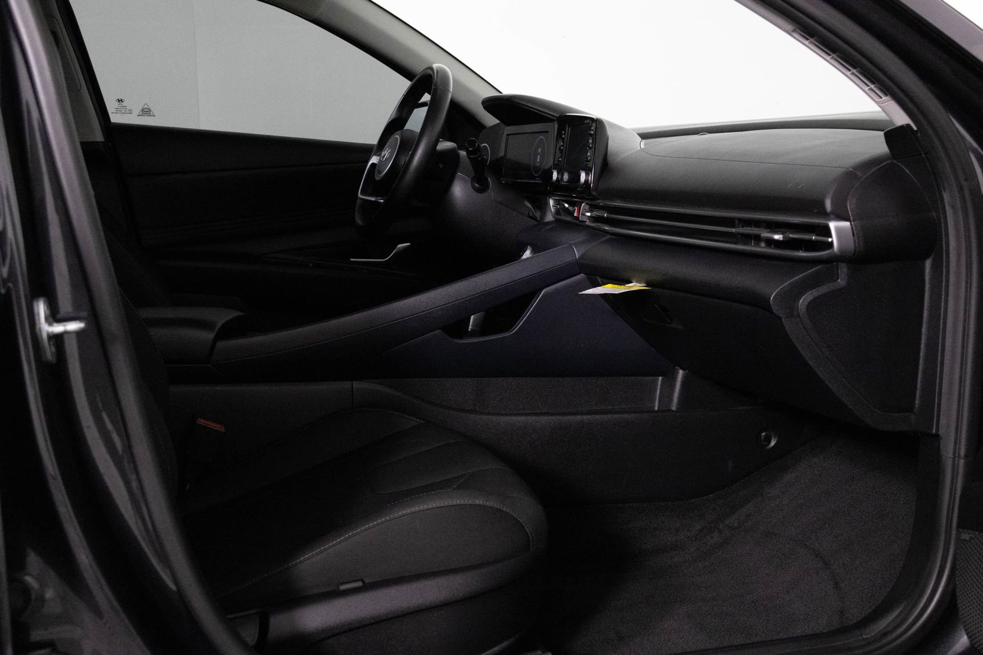 Used 2022 Hyundai Elantra SEL w/ Convenience + Premium Package FWD image 39