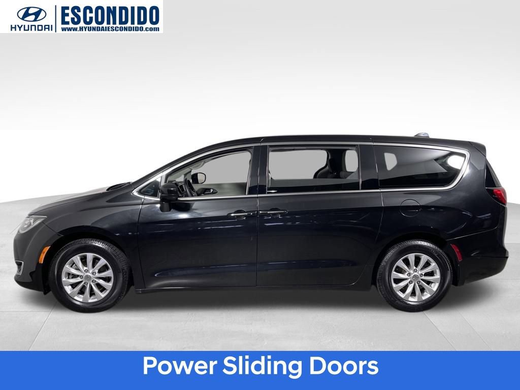 Used 2019 Chrysler Pacifica Touring Plus image 2