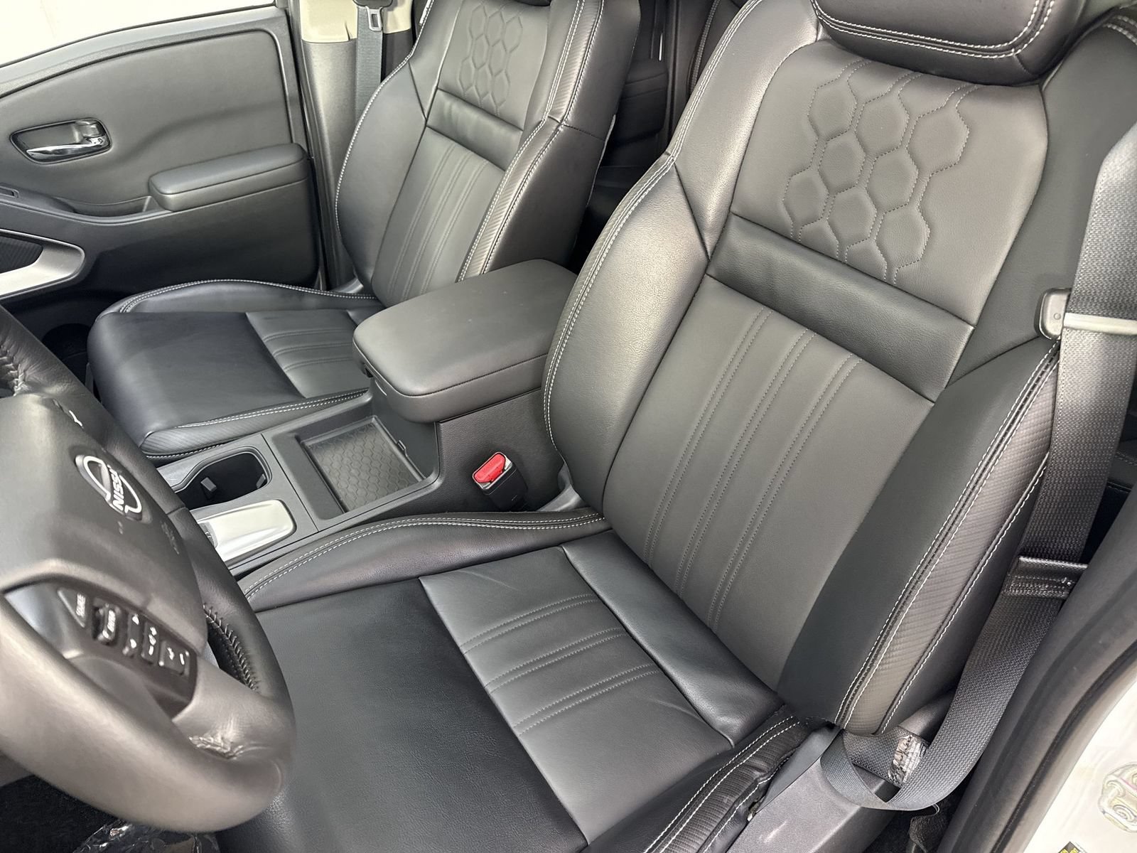 Used 2024 Nissan Frontier SL w/ Technology Package AWD/4WD image 18