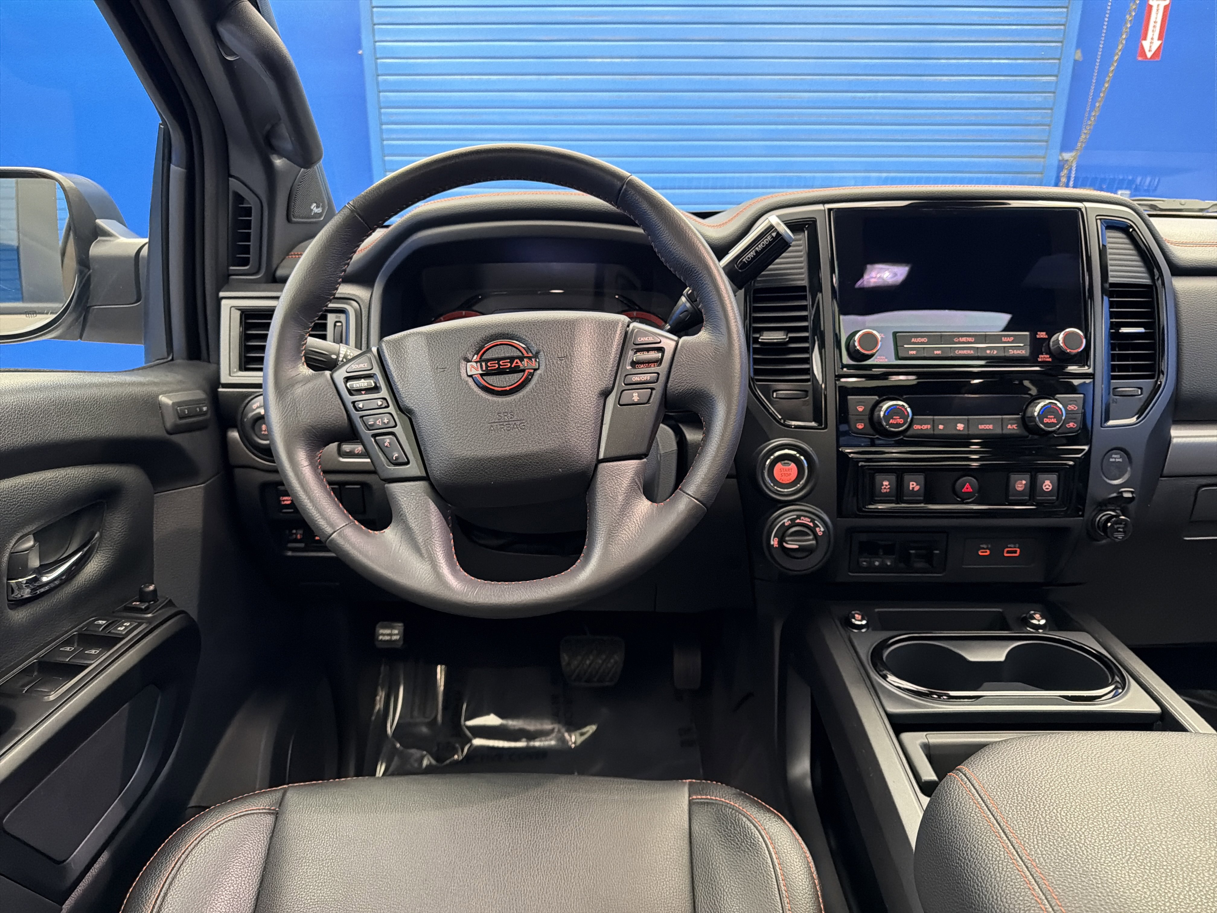 Used 2023 Nissan Titan PRO-4X w/ Pro-4x Convenience Package image 31