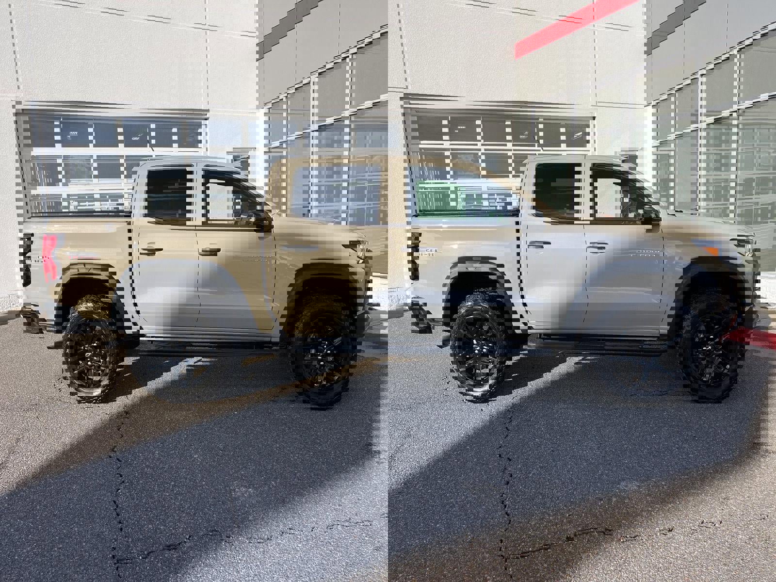 Used 2024 Chevrolet Colorado Trail Boss w/ Technology Package image 10