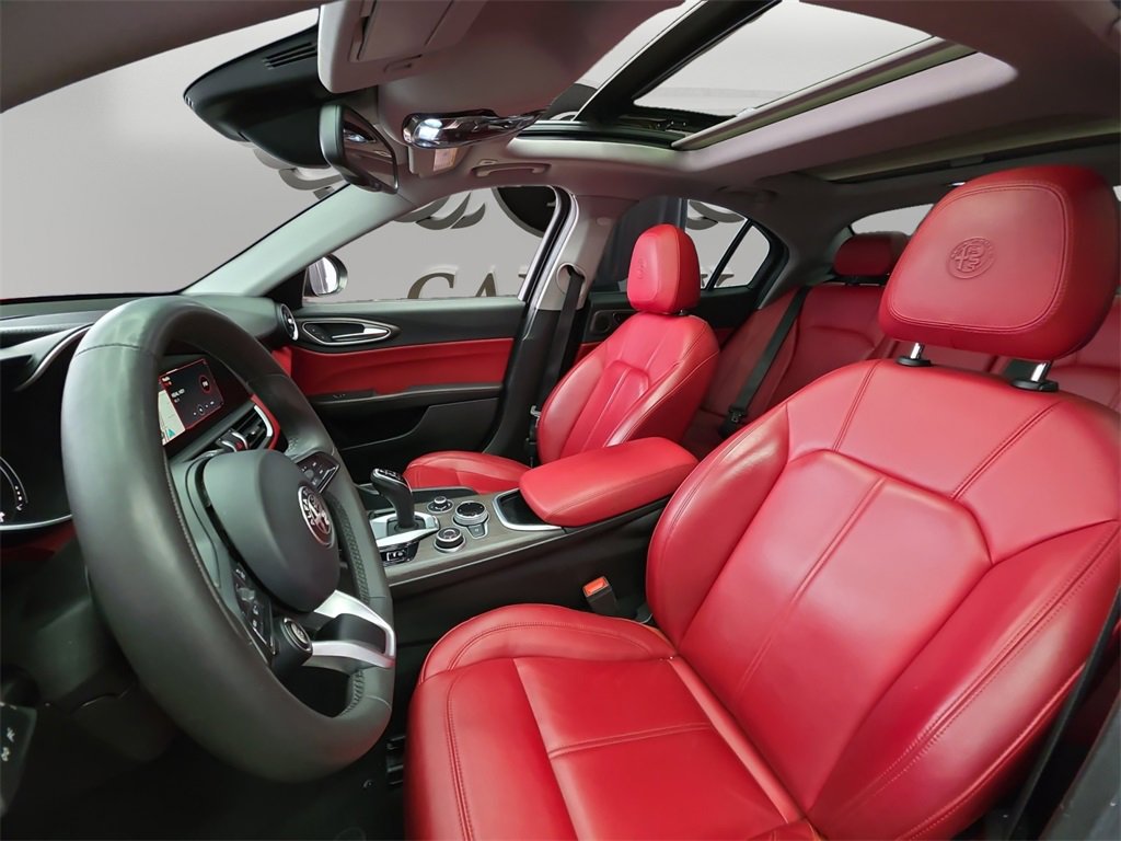 Used 2021 Alfa Romeo Giulia Ti w/ Nero Edizione image 10