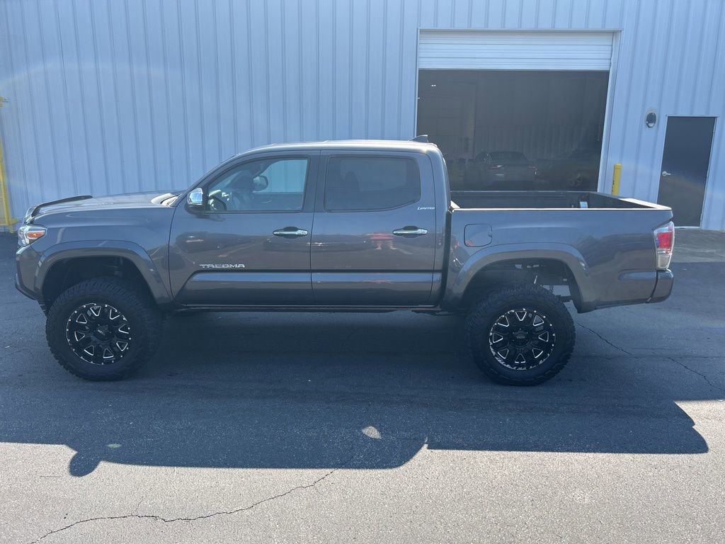 Used 2017 Toyota Tacoma Limited image 4