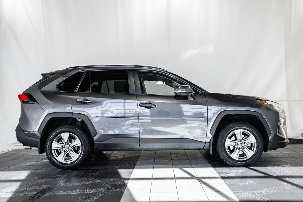 Used 2022 Toyota RAV4 XLE image 3