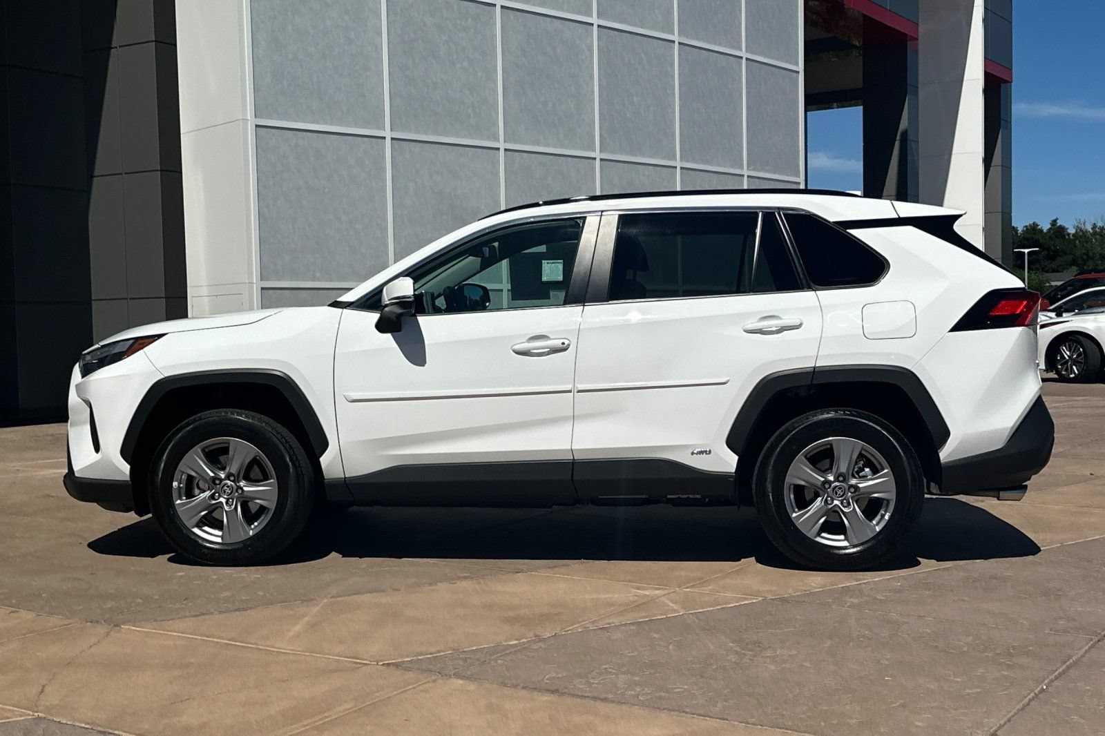 Used 2024 Toyota RAV4 LE AWD/4WD image 7