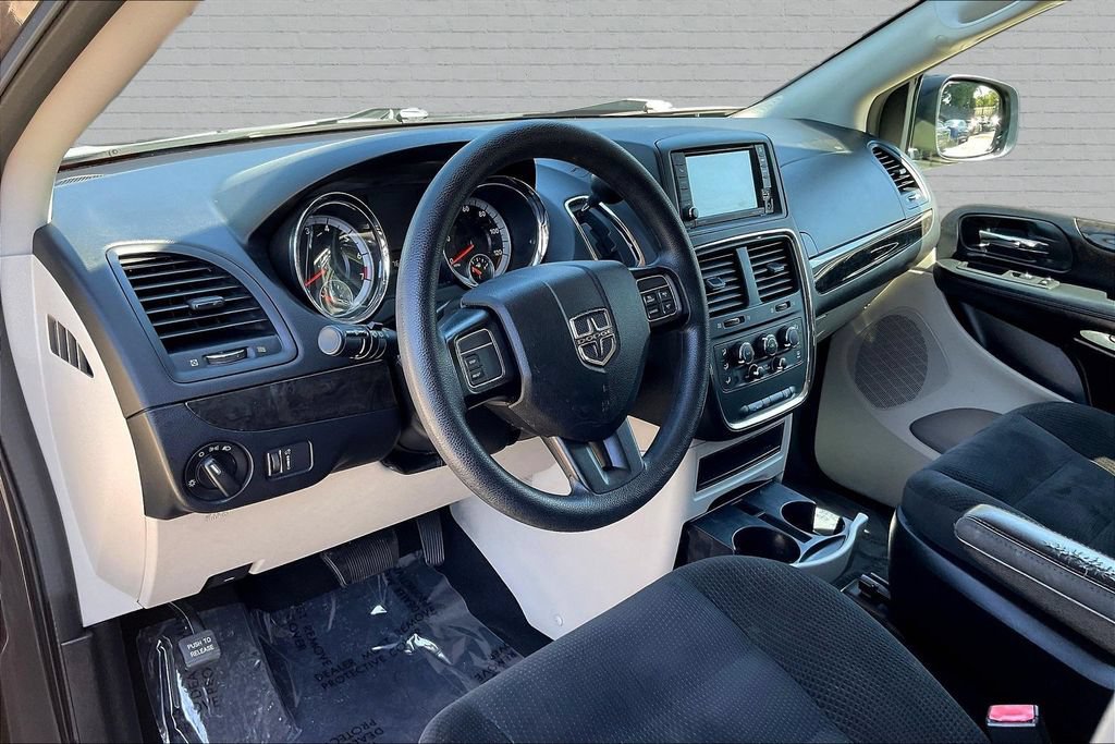 Used 2019 Dodge Grand Caravan SE FWD image 15