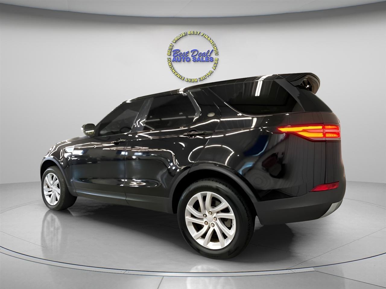 Used 2017 Land Rover Discovery HSE AWD/4WD image 3
