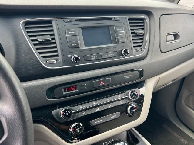 Used 2016 Kia Sedona LX w/ LX Convenience Package image 19