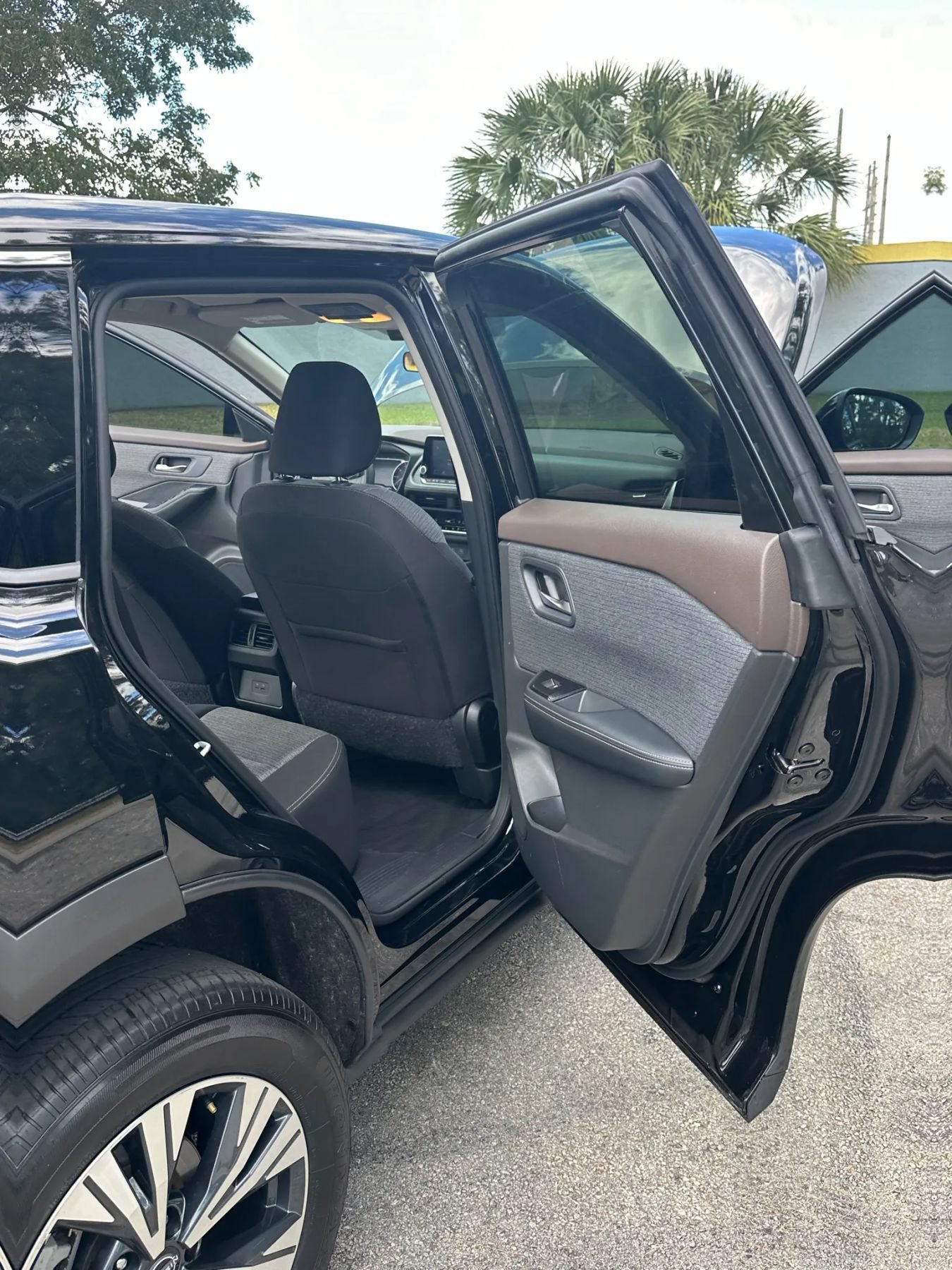 Used 2023 Nissan Rogue SV AWD/4WD image 39