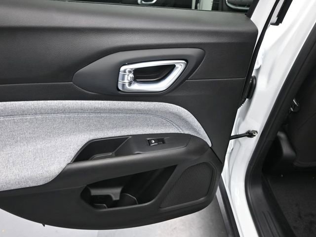 Used 2025 Jeep Compass Sport image 21