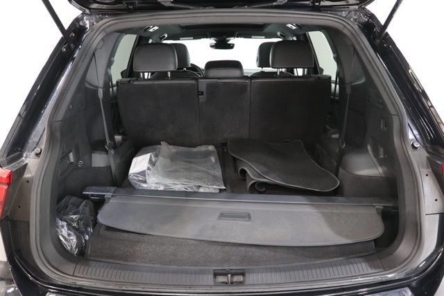 Used 2023 Volkswagen Tiguan SE R-Line FWD image 35
