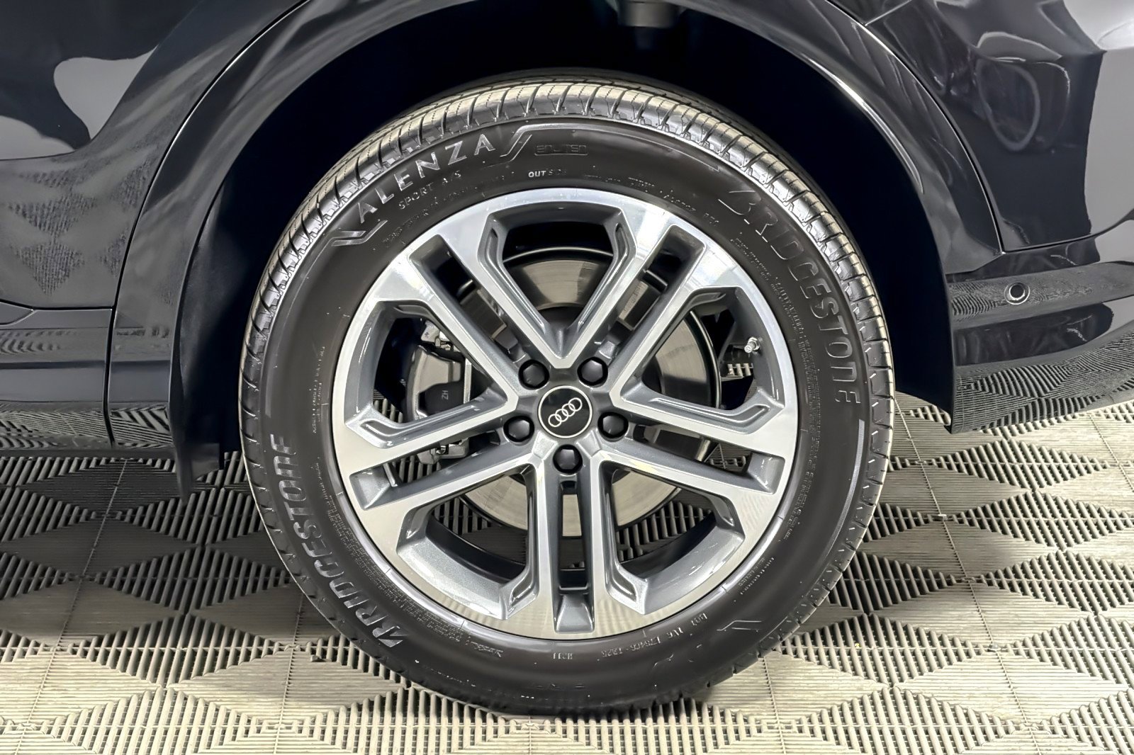 Used 2025 Audi Q5 Premium w/ Convenience Package image 26