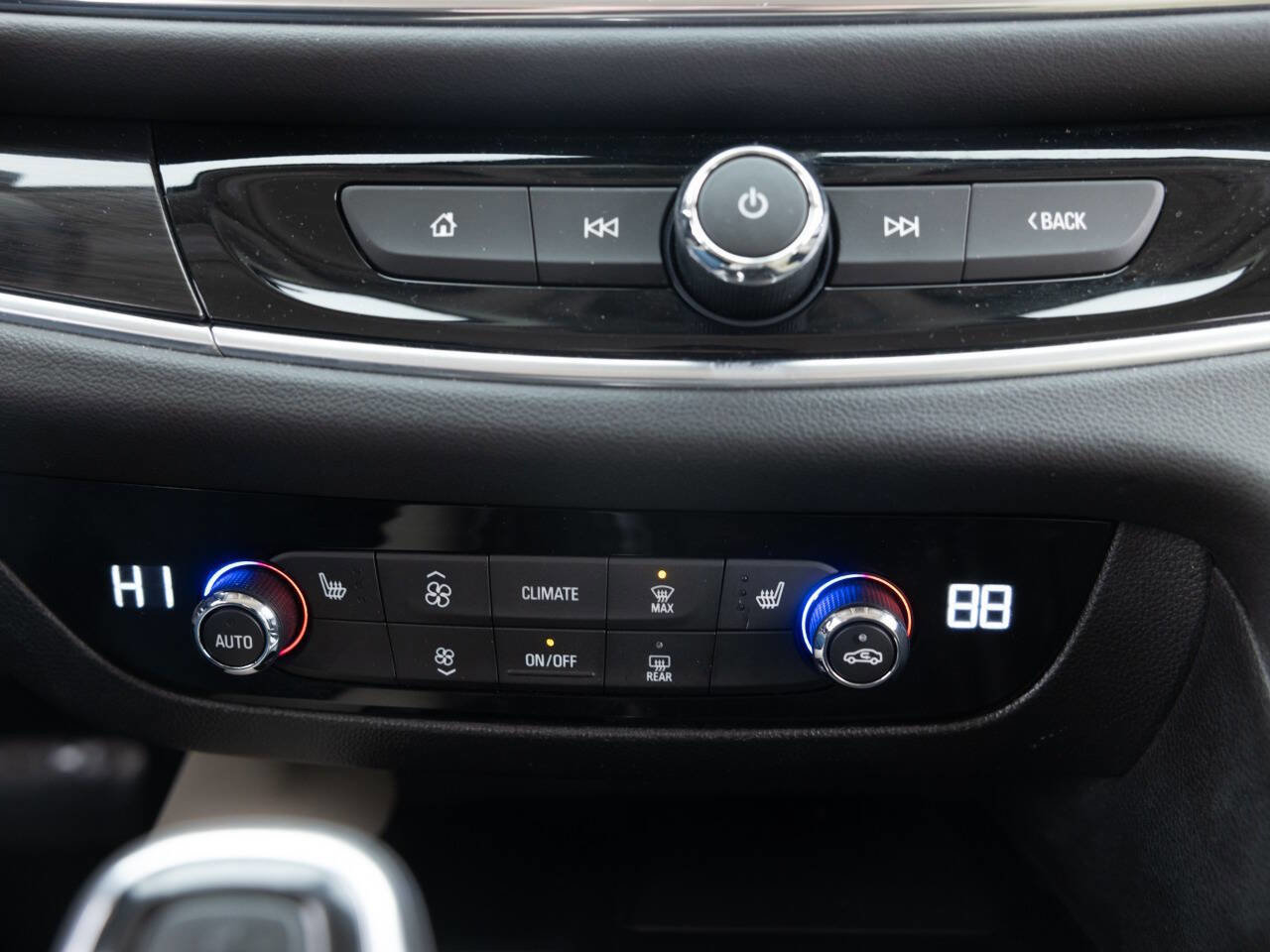 Used 2019 Buick Enclave Essence AWD/4WD image 35
