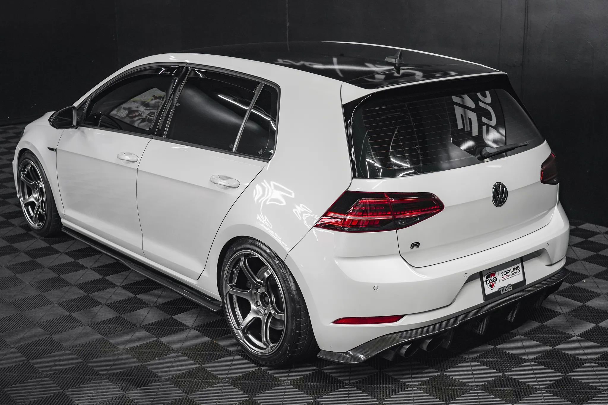 Used 2018 Volkswagen Golf R 4-Door image 35