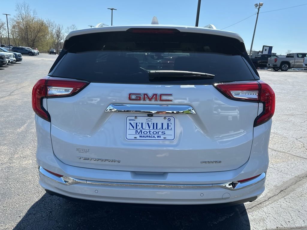 Used 2024 GMC Terrain Denali w/ Denali Premium Package image 4