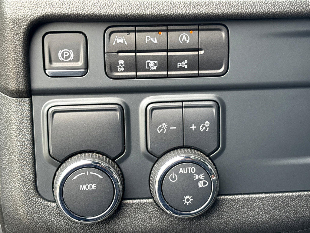 Used 2025 Chevrolet Tahoe LS RWD image 11