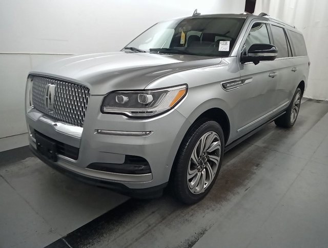 Used 2024 Lincoln Navigator L Reserve w/ Equipment Group 201A image 2