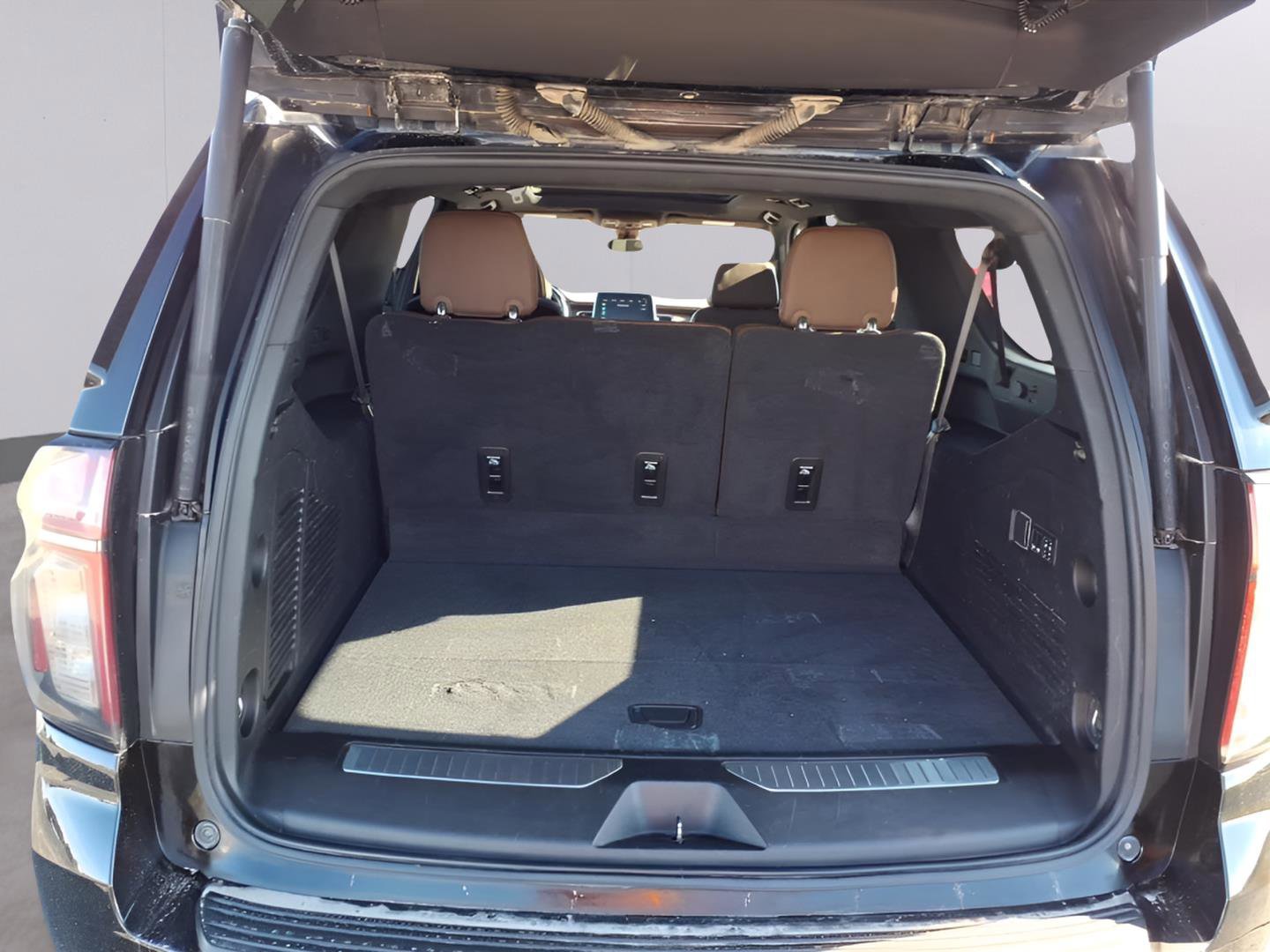 Used 2021 Chevrolet Suburban High Country w/ Premium Package image 10