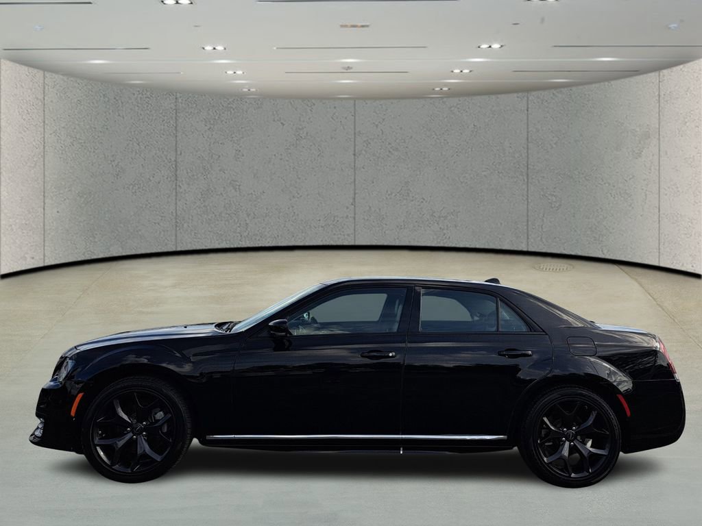 Used 2022 Chrysler 300 Touring L w/ Popular Equipment Group image 8