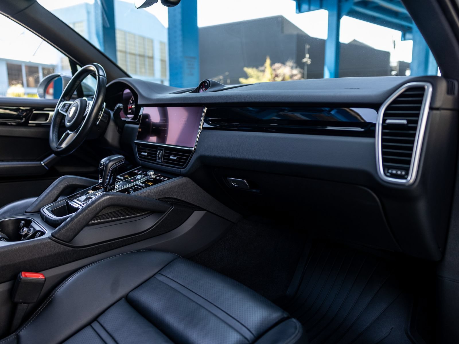 Certified 2023 Porsche Cayenne w/ Premium Package AWD/4WD image 34