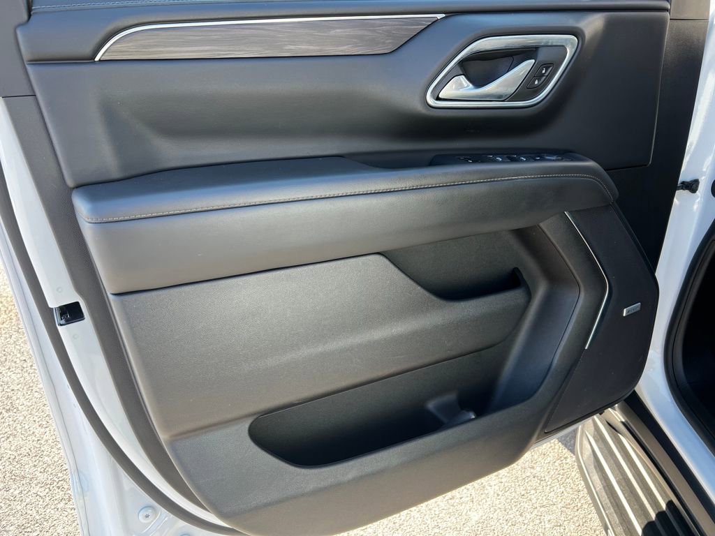 Used 2024 Chevrolet Suburban LT AWD/4WD image 19