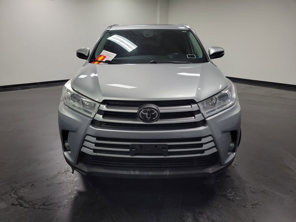 Used 2019 Toyota Highlander XLE image 2
