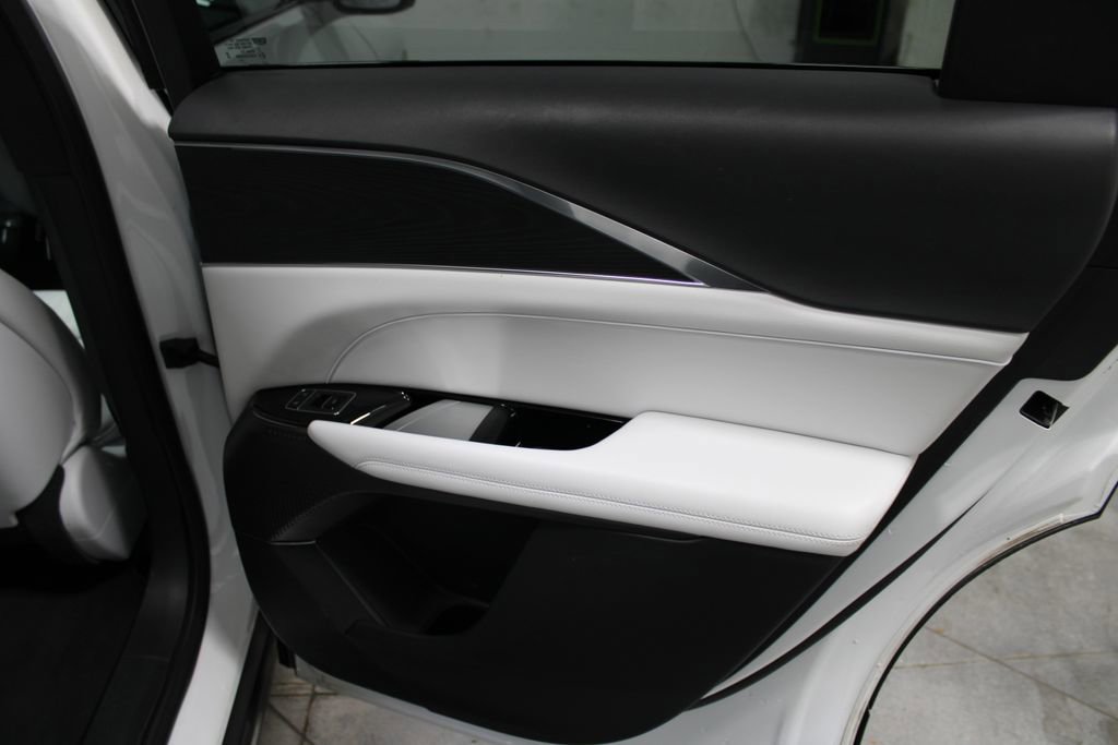 Used 2024 Cadillac Lyriq Luxury image 26