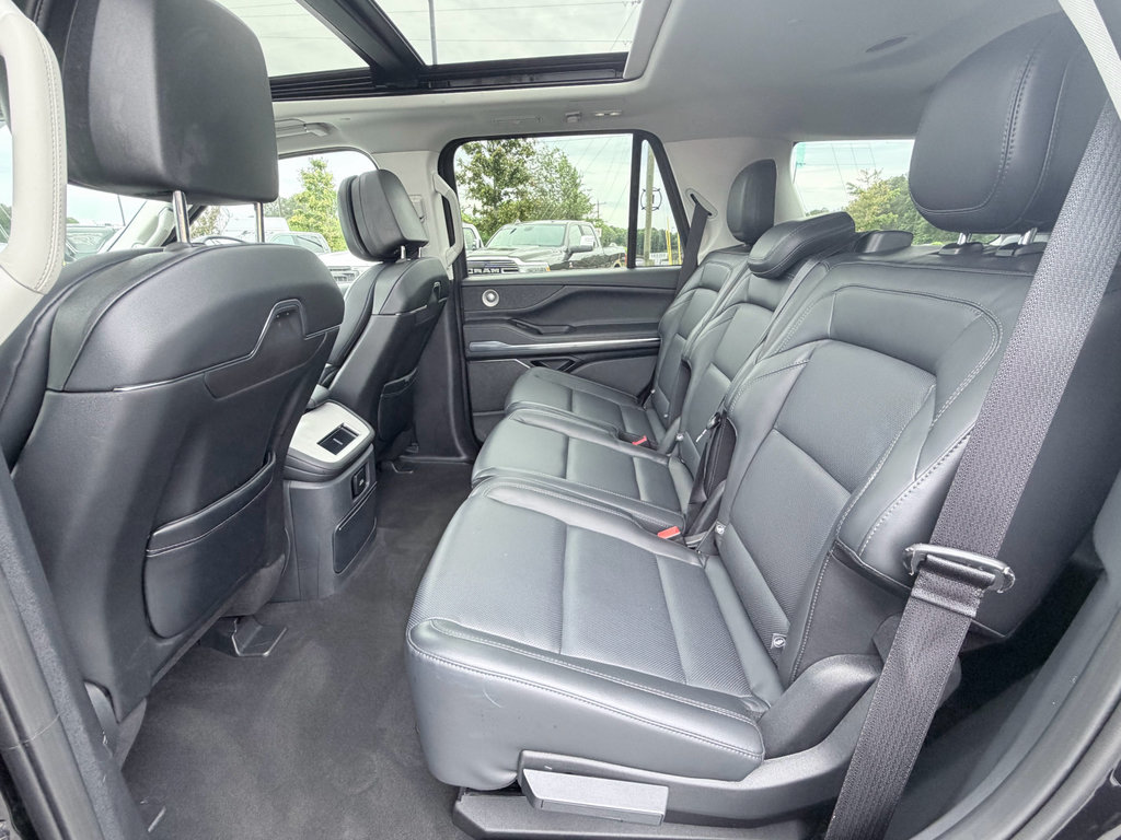 Used 2026 Lincoln Navigator Reserve AWD/4WD image 30