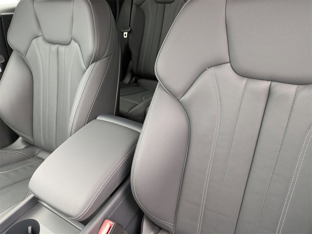 Used 2024 Audi Q5 2.0T Premium w/ Convenience Package image 16