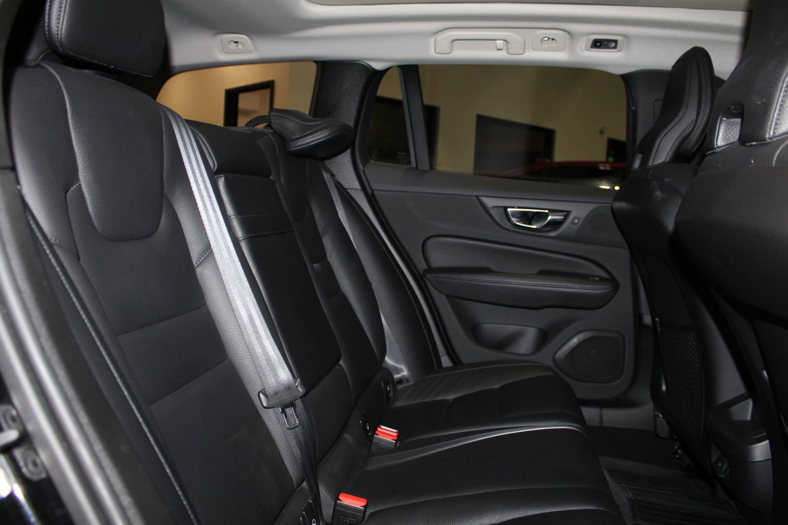 Used 2021 Volvo V60 T5 Cross Country w/ Climate Package image 17