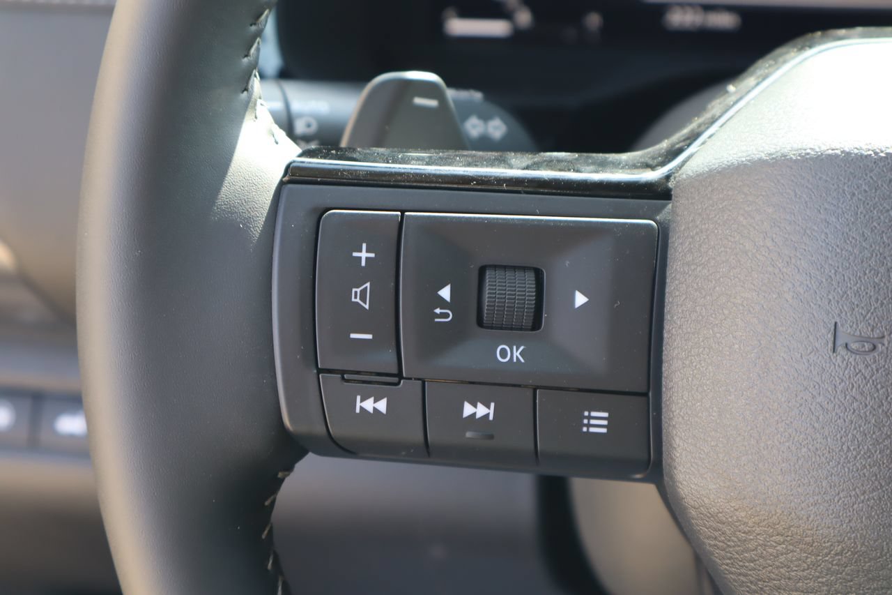 Used 2026 Nissan Pathfinder SL w/ SL Premium Package FWD image 14
