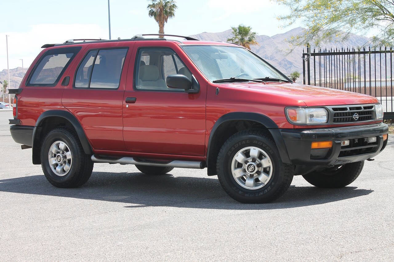 Used 1996 Nissan Pathfinder SE image 3
