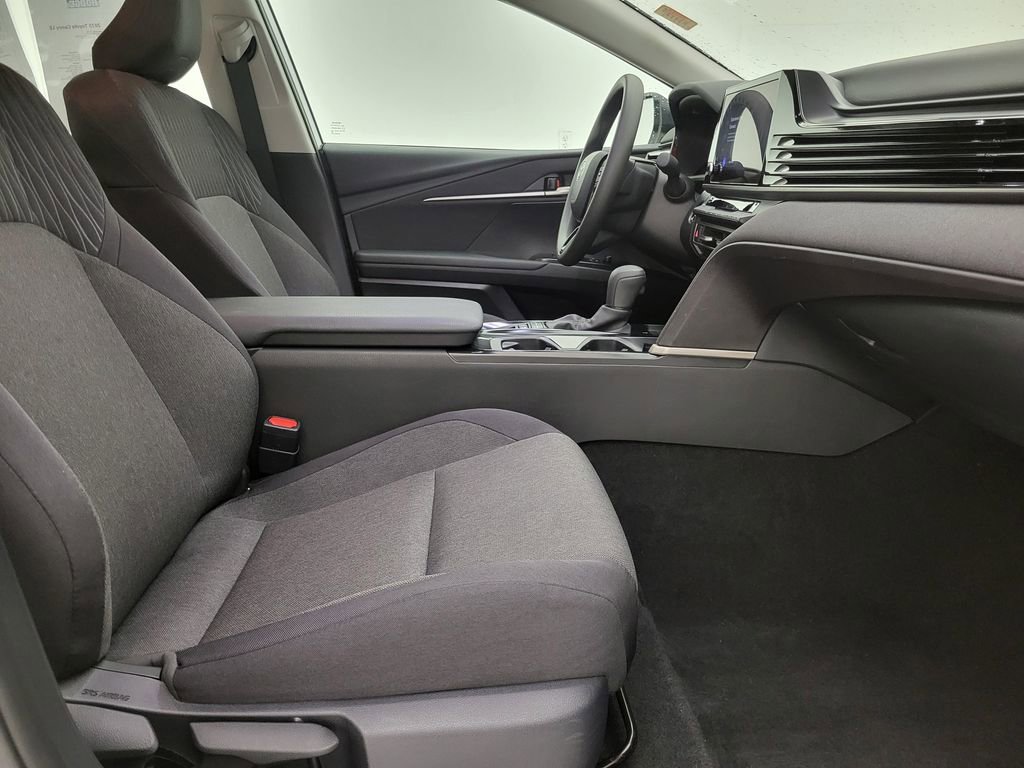 Used 2025 Toyota Camry LE image 32