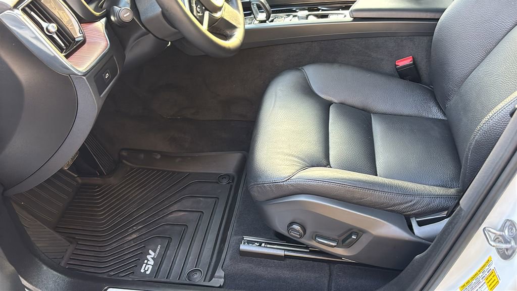 Certified 2023 Volvo XC60 B5 Plus w/ Climate Package image 24