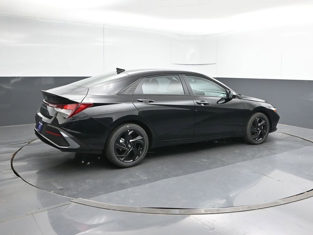 New 2026 Hyundai Elantra Sport FWD image 5