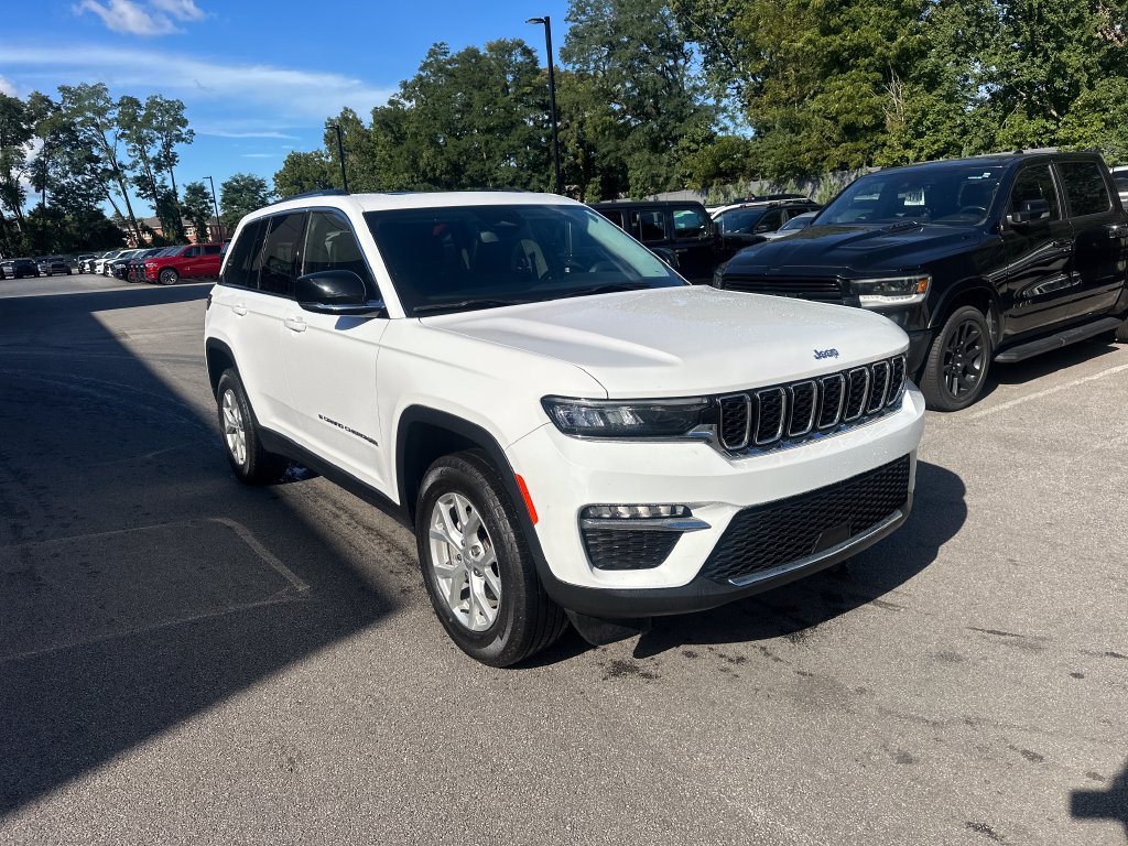 Certified 2023 Jeep Grand Cherokee Limited AWD/4WD image 4