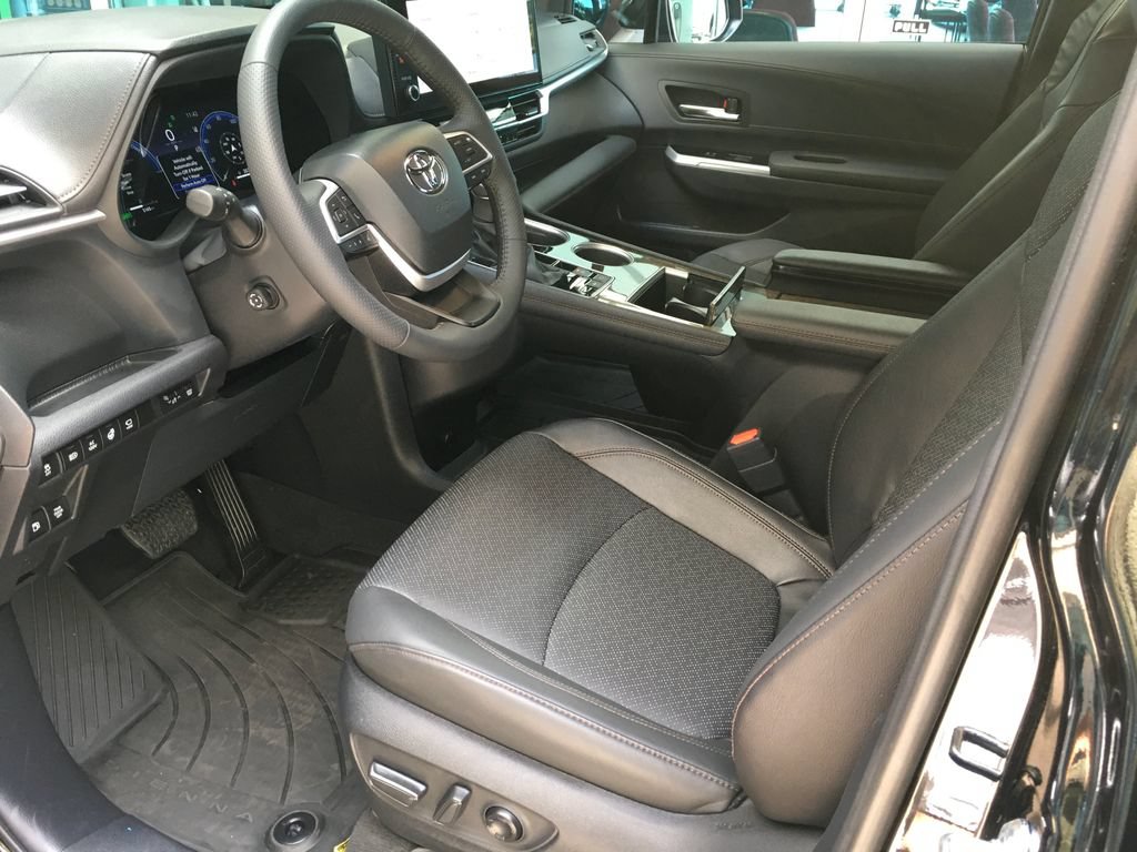 New 2026 Toyota Sienna Platinum AWD/4WD image 22