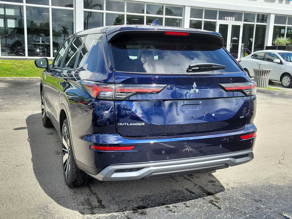 New 2025 Mitsubishi Outlander SE image 3
