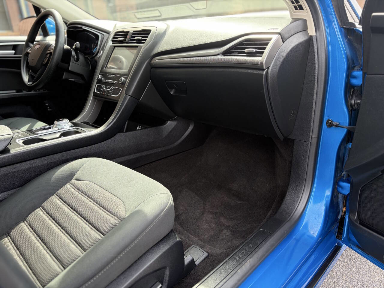 Used 2019 Ford Fusion SE image 10