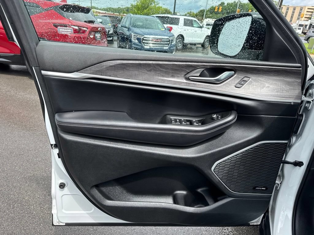Used 2021 Jeep Grand Cherokee L Limited AWD/4WD image 10